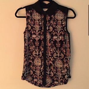 Sleeveless button up top - Urban Outfitters - XS